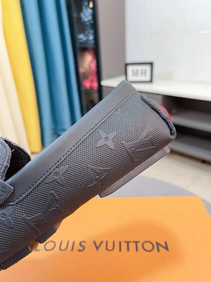 Men's men's shoes💰400🌹🌹[LV Louis Vuitton] New men's beanie shoes💝💝.. Top-grade imported cowhide embossed➕Comfortable leather lining. It is extremely skin-friendly and comfortable, feels very delicate, and the shape is very correct! Perfectly reflects the three-dimensional sense, code number: 38-44